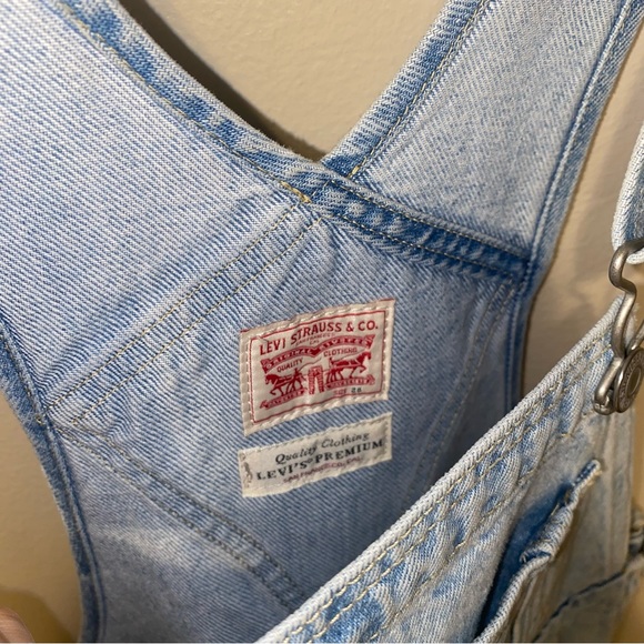 Levi’s Mom Overalls - Picture 4 of 7